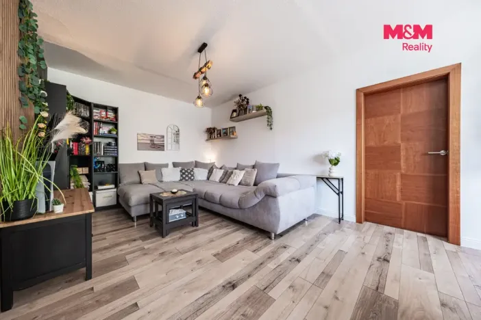 Prodej bytu 3+1, Volary, Sídl. Míru, 70 m2