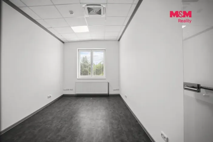 Pronájem kanceláře, Pletený Újezd, Družstevní, 451 m2