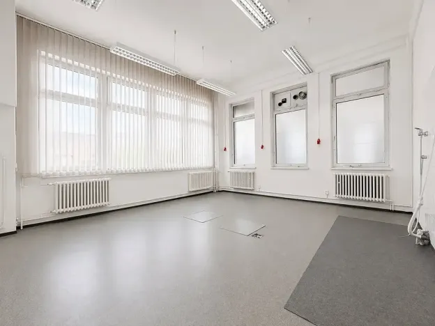 Pronájem skladu, Brno, Šujanovo náměstí, 134 m2