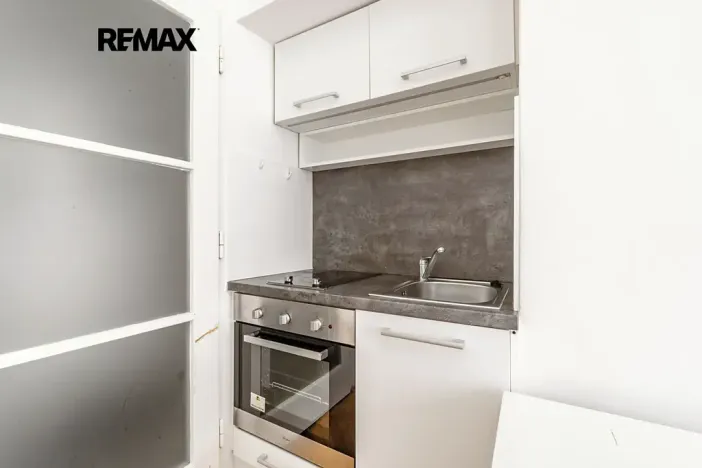 Pronájem bytu 1+kk, Praha - Střešovice, Za Hládkovem, 22 m2