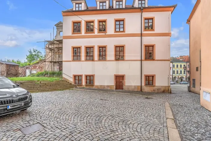 Pronájem kanceláře, Hradec Králové, Malé náměstí, 89 m2