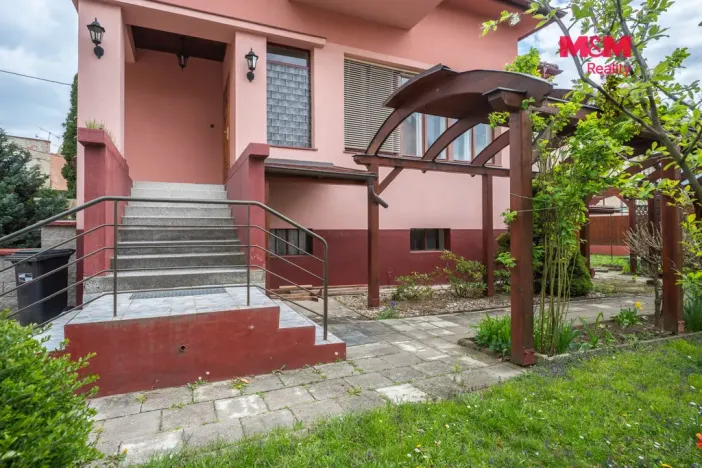 Prodej rodinného domu, Uherské Hradiště, U Stadionu, 300 m2