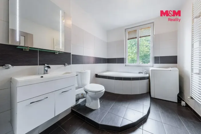 Prodej činžovního domu, Karlovy Vary - Dvory, 1. máje, 384 m2