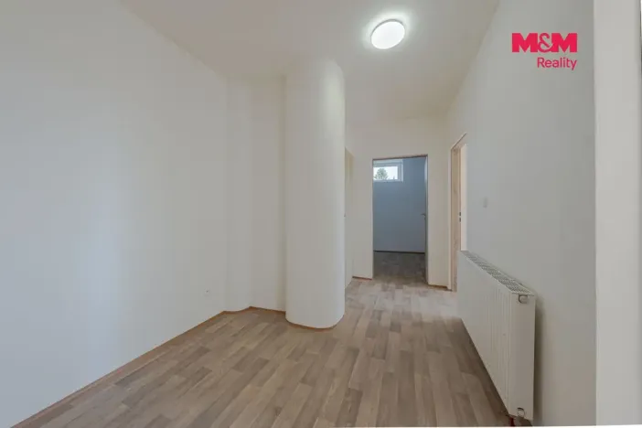 Pronájem rodinného domu, Vrátno, 302 m2