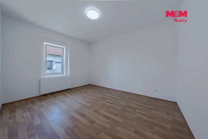 Pronájem rodinného domu, Vrátno, 302 m2