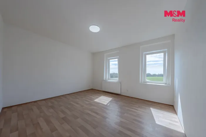 Pronájem rodinného domu, Vrátno, 302 m2