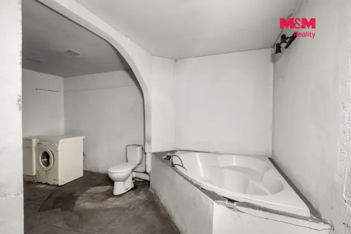 Prodej rodinného domu, Rynholec, nám. 1. máje, 363 m2