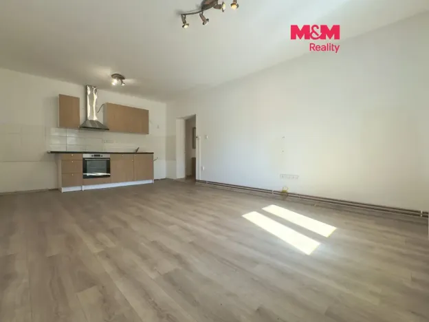 Pronájem bytu 2+kk, Klášterec nad Ohří - Miřetice u Klášterce nad Ohří, Chomutovská, 64 m2