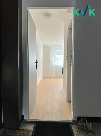 Pronájem bytu 1+1, Karlovy Vary, Úvalská, 36 m2