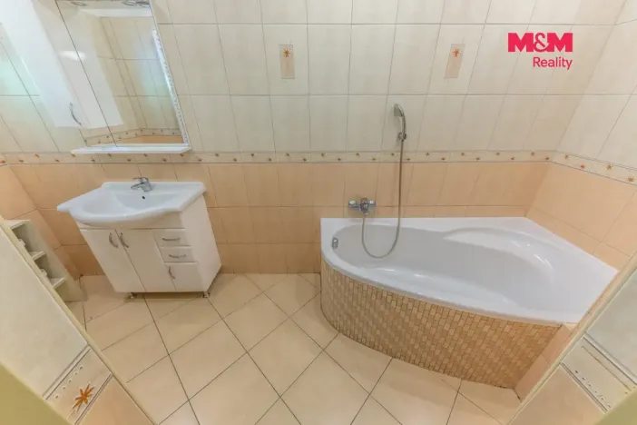 Prodej rodinného domu, Desná - Desná I, Zásnubní, 450 m2