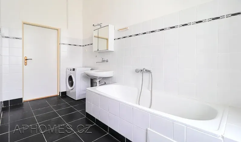 Pronájem bytu 3+1, Praha - Nové Město, Na hrádku, 101 m2