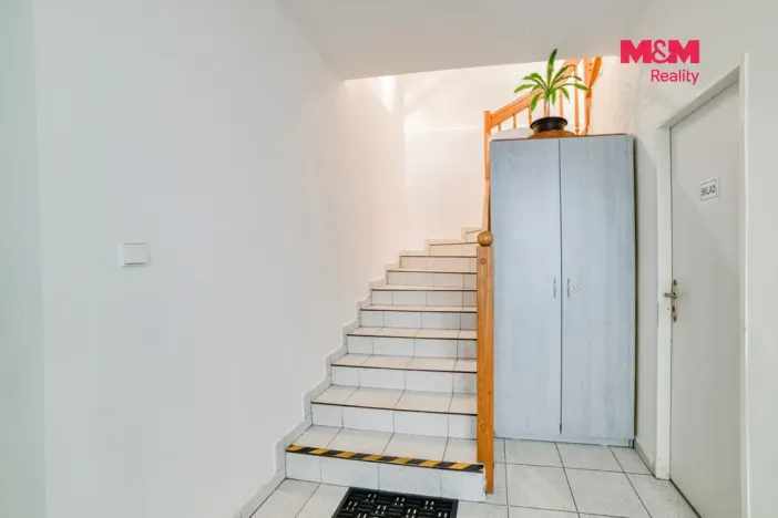 Pronájem obchodního prostoru, Mariánské Lázně, Hlavní třída, 35 m2