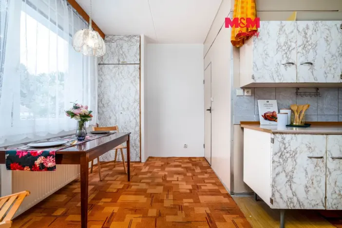 Prodej bytu 2+1, Hostinné, Sídliště, 68 m2