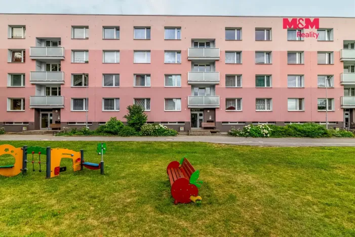 Prodej bytu 2+1, Hostinné, Sídliště, 68 m2
