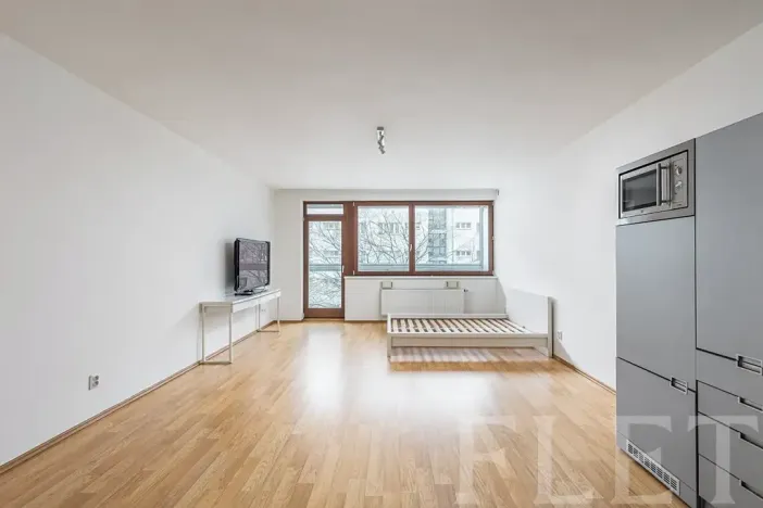Pronájem bytu 1+kk, Praha - Holešovice, Osadní, 49 m2