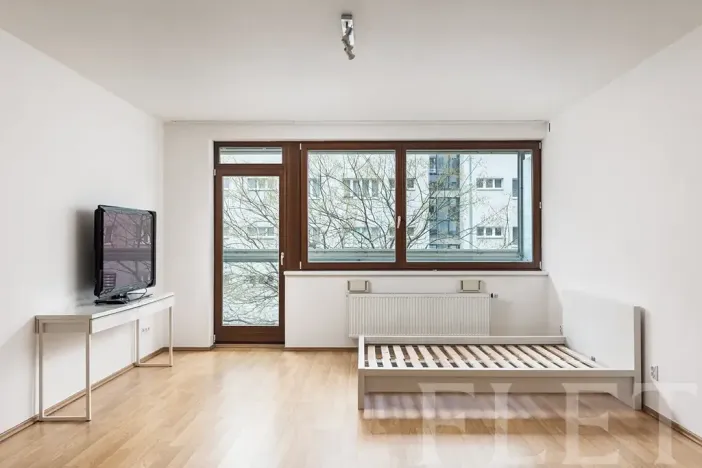 Pronájem bytu 1+kk, Praha - Holešovice, Osadní, 49 m2