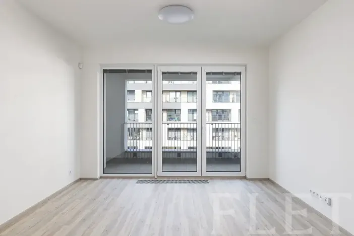 Pronájem bytu 1+kk, Praha - Hloubětín, Poděbradská, 33 m2