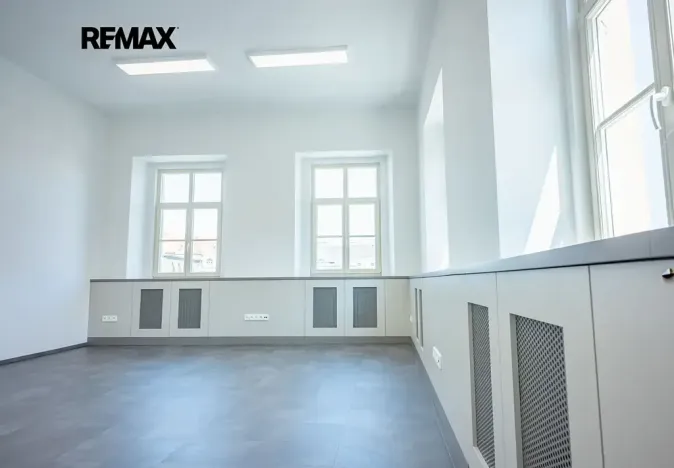 Pronájem kanceláře, Brno, Zelný trh, 102 m2