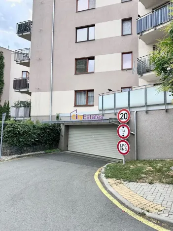 Prodej garážového stání, Praha - Hostivař, Bratislavská, 13 m2