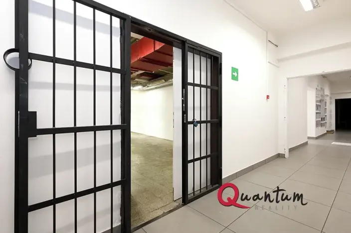 Pronájem skladu, Praha - Modřany, Obchodní náměstí, 140 m2