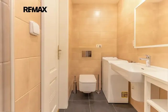 Pronájem bytu 1+kk, Praha - Smíchov, Zborovská, 35 m2