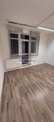 Pronájem kanceláře, Praha - Kobylisy, Nad Šutkou, 58 m2