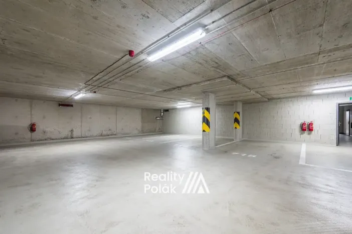Pronájem garážového stání, Liberec, Tovární, 15 m2