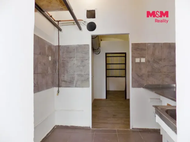 Pronájem obchodního prostoru, Teplice, U nádraží, 68 m2