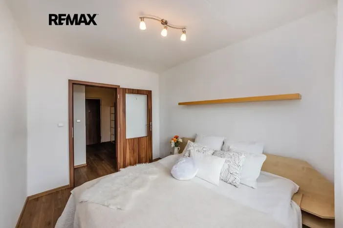 Pronájem bytu 2+kk, Kladno, Na růžovém poli, 41 m2