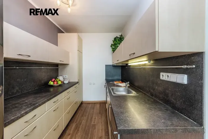 Pronájem bytu 2+kk, Kladno, Na růžovém poli, 41 m2