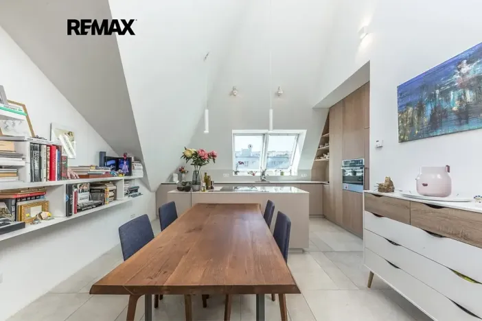 Prodej bytu 2+kk, Praha - Žižkov, Lucemburská, 80 m2