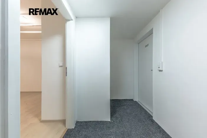 Prodej kanceláře, Praha - Střížkov, Děčínská, 45 m2