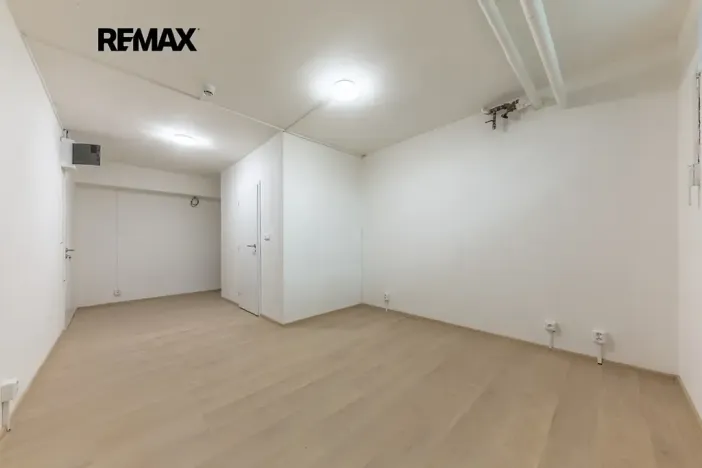 Prodej kanceláře, Praha - Střížkov, Děčínská, 45 m2