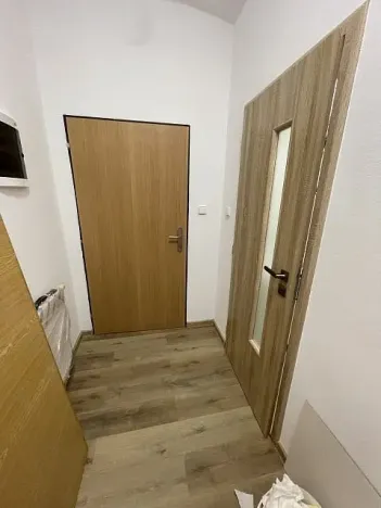 Pronájem bytu 2+1, Praha, Bořivojova, 7042 m2