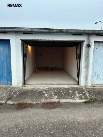 Pronájem garáže, Hradec Králové, 20 m2