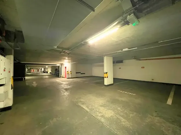 Pronájem garážového stání, Praha - Vysočany, Poděbradská, 12 m2