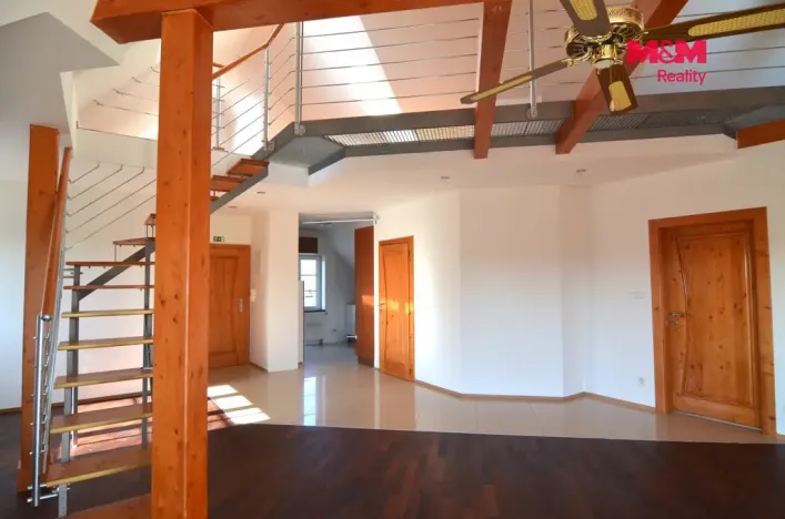 Pronájem bytu 3+1, Praha - Hloubětín, V Novém Hloubětíně, 162 m2