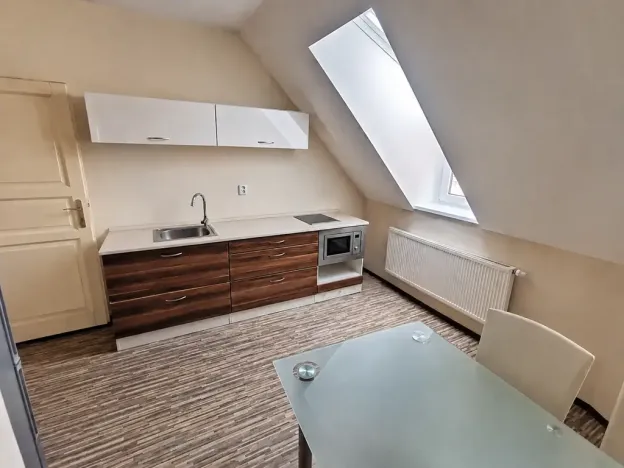 Prodej bytu 3+1, Karlovy Vary, Vřídelní, 74 m2