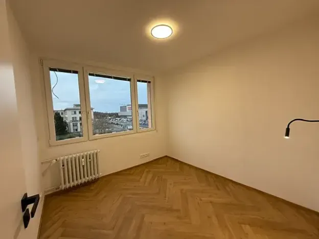 Pronájem bytu 4+kk, Praha, Novodvorská, 47 m2