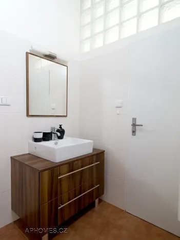Pronájem bytu 1+kk, Praha - Nusle, U čtyř domů, 31 m2
