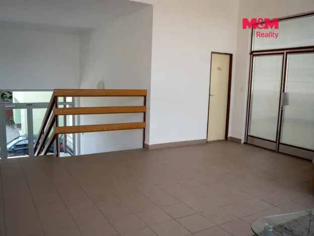 Pronájem kanceláře, Krnov - Pod Cvilínem, Chářovská, 348 m2