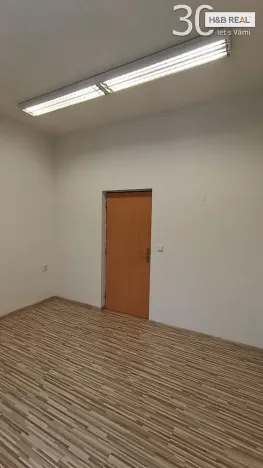 Pronájem kanceláře, Vsetín, Dolní náměstí, 17 m2