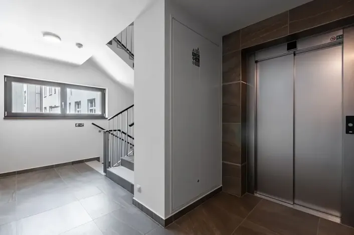Pronájem bytu 1+kk, Praha - Vysočany, Bassova, 28 m2