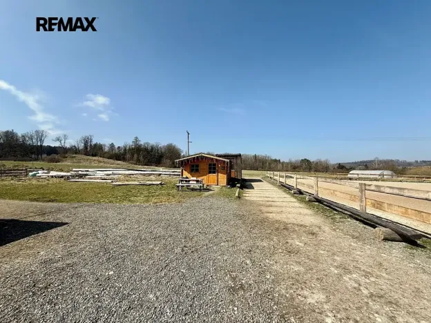 Prodej zemědělského objektu, Spálené Poříčí, 164000 m2