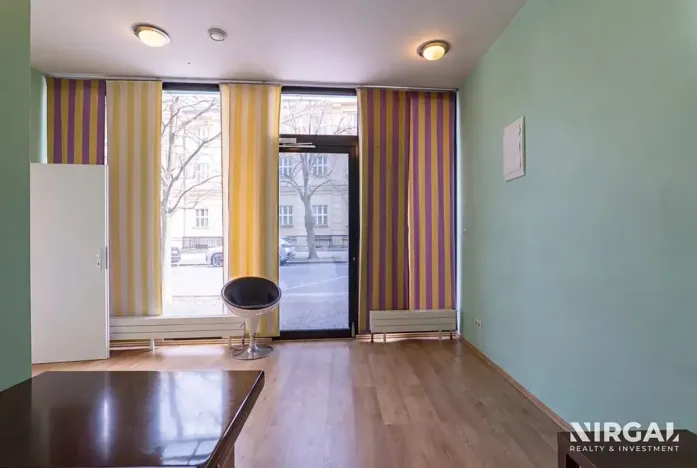 Prodej obchodního prostoru, Praha - Dejvice, Kolejní, 91 m2