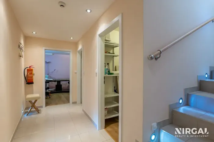 Prodej obchodního prostoru, Praha - Dejvice, Kolejní, 91 m2