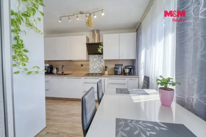 Prodej bytu 3+1, Praha - Prosek, Vysočanská, 69 m2