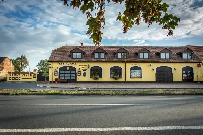 Prodej obchodního prostoru, Břežany I, 590 m2