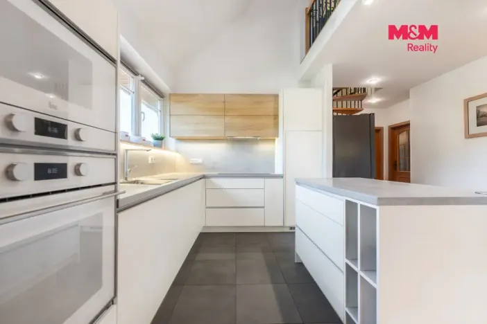 Prodej komerční nemovitosti, Luhačovice, Masarykova, 180 m2