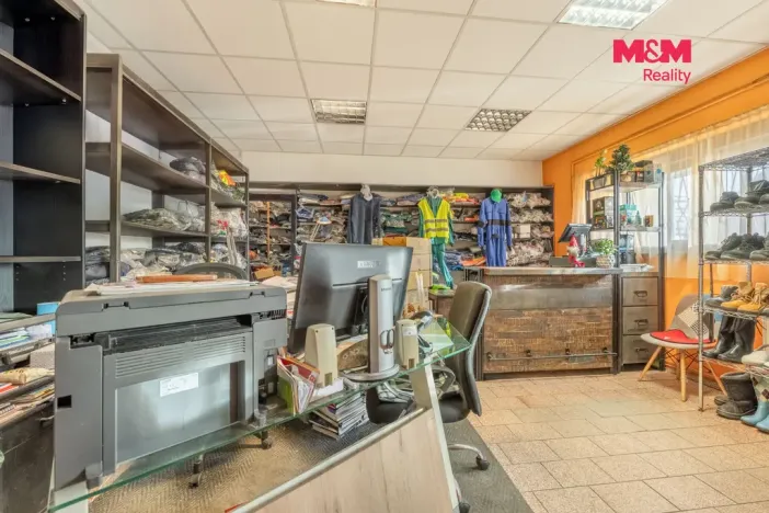 Prodej obchodního prostoru, Kladno - Švermov, Velvarská, 87 m2